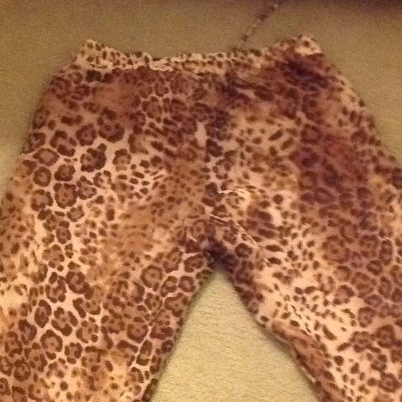 Eva Mendes Leopard joggers - Picture 4 of 4